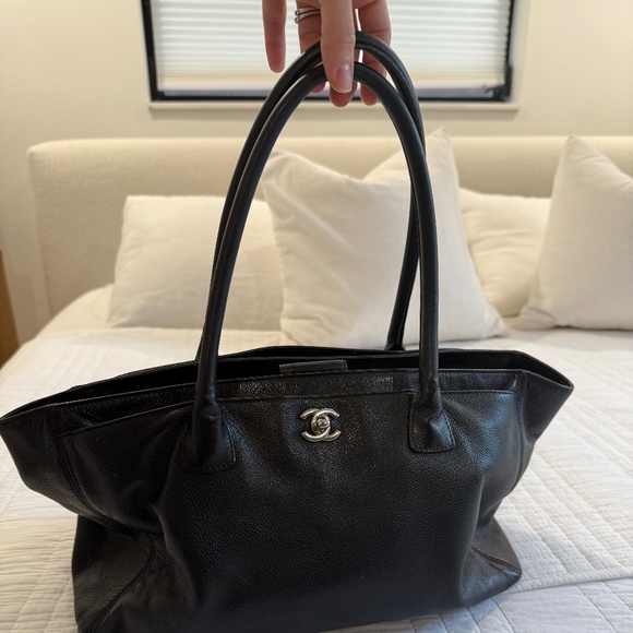 Chanel executive bag - Picture 1 of 6